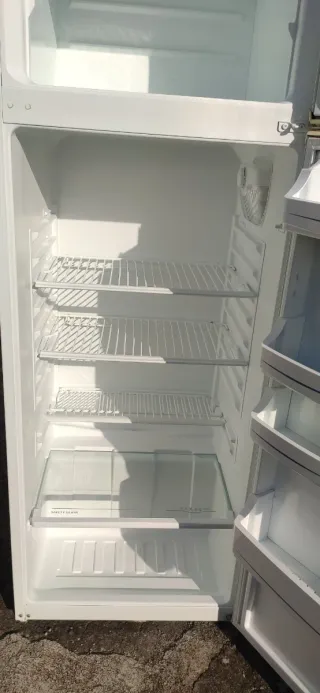 Nevera blanca. Recoger en Oviedo.