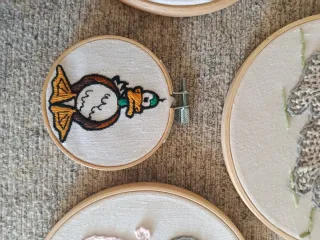 Quadretti ricamati a mano