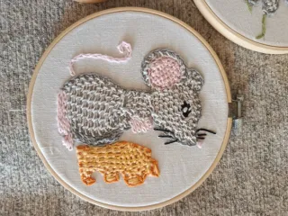 Quadretti ricamati a mano