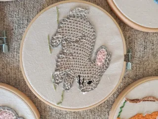 Quadretti ricamati a mano