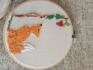 Quadretti ricamati a mano