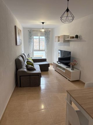 Se alquila piso centro para temporada escolar.