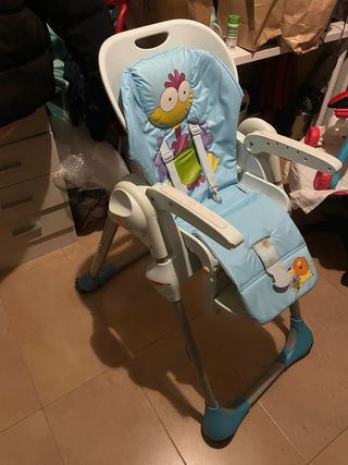 Trona de bebé azul y blanca