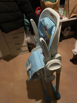 Trona de bebé azul y blanca