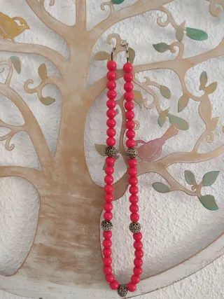 Collar de cuentas  coral con detalles filigrana