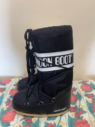 Moon Boot 35-38 Nero. Indossati solo 1 ora