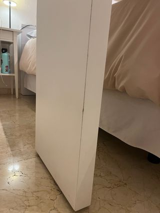 Mesa auxiliar para cama con ruedas
