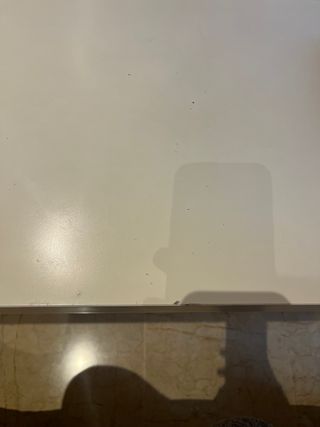 Mesa auxiliar para cama con ruedas