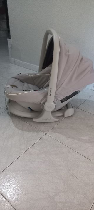 Maxicosi, capazo y silla de paseo bebecar