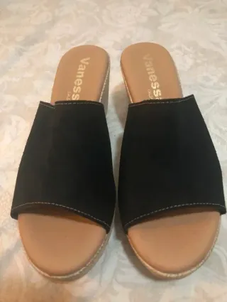 Zapatos de cuña Vaness negros y beige