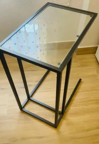 Mesa auxiliar cristal patas metal negras