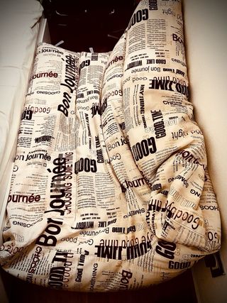 Puff Sofa/Cama estampado periodico
