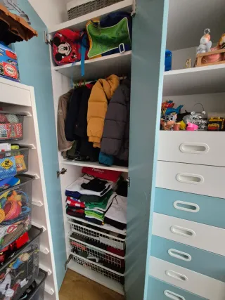 Armario infantil azul y blanco