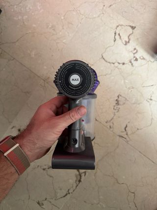 Aspiradora Dyson V6 con accesorios