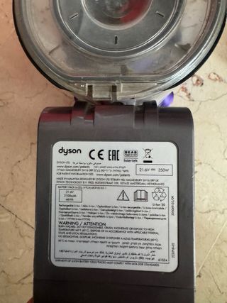 Aspiradora Dyson V6 con accesorios