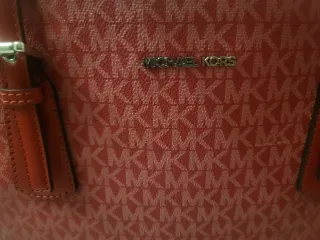 Mala Michael Kors Voyager vermelho framboesa