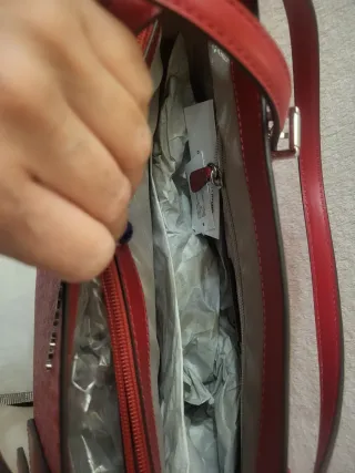 Mala Michael Kors Voyager vermelho framboesa