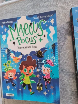 Se venden libros de infantil-juvenil.