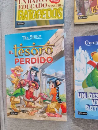 Se venden libros de infantil-juvenil.