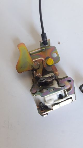 CERRADURA PUERTA CORREDERA IZQ - NISSAN SERENA.