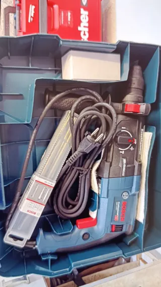 Taladro Bosch GBH 2-28 F Pro 880W