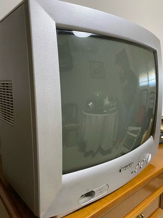 Televisor Antiguo Sharp Gris