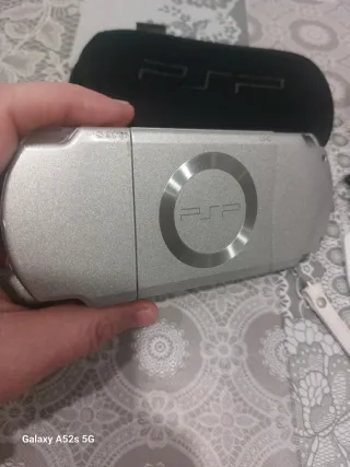 PSP Sony Argento + Custodia + Gioco