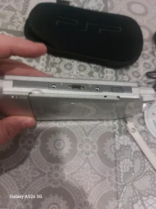 PSP Sony Argento + Custodia + Gioco