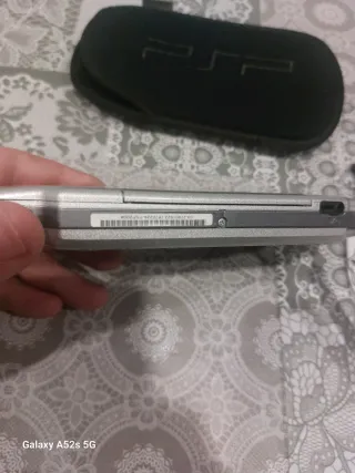 PSP Sony Argento + Custodia + Gioco