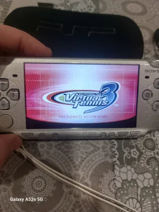 PSP Sony Argento + Custodia + Gioco