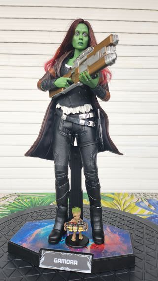 Gamora Hot Toy MMS 483 Caja Arte Marrón