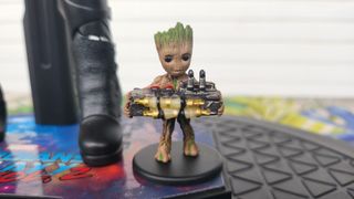 Gamora Hot Toy MMS 483 Caja Arte Marrón