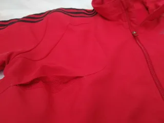 Chaqueta Adidas Roja con Rayas Negras  Talla L