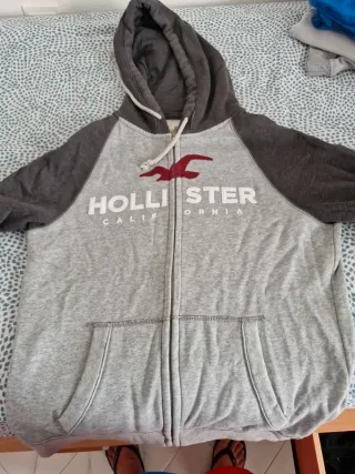 Sudadera Hollister Gris y Roja con Cremallera