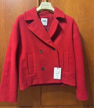 Chaquetón paño rojo botones Zara
