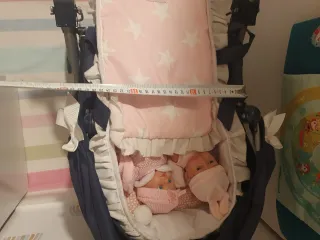 Carrito de juguete azul con capota