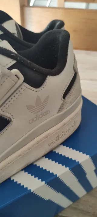 Zapatillas Adidas Forum Low Blancas y Negras