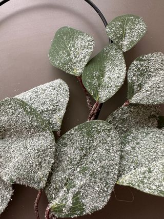 Corazón Decorativo con Hojas Verdes