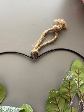 Corazón Decorativo con Hojas Verdes