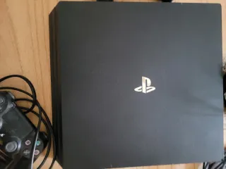 PlayStation 4 Pro Negra+3 mandos+Soporte mandos