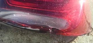 Faro trasero coche dañado