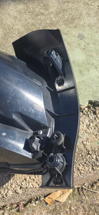 Faro trasero coche dañado