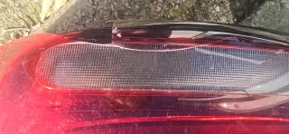 Faro trasero coche dañado