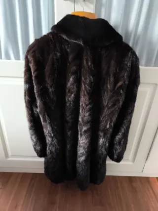 Chaquetón de piel marrón como nuevo.