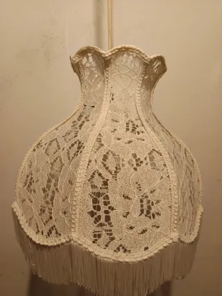 Pantalla lámpara antigua encaje flecos