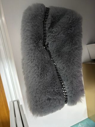 Bolso pelo gris cadena