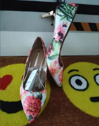 Zapatos de tacón floral talla 37