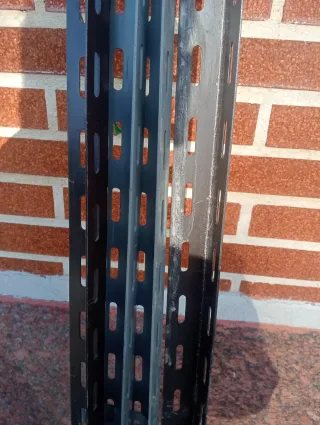 Estantería metálica gris