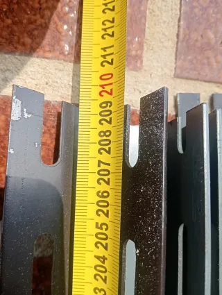 Estantería metálica gris