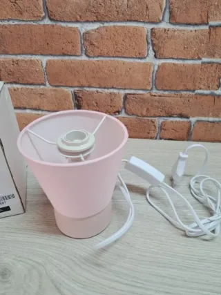 Lampara de mesa de color rosa